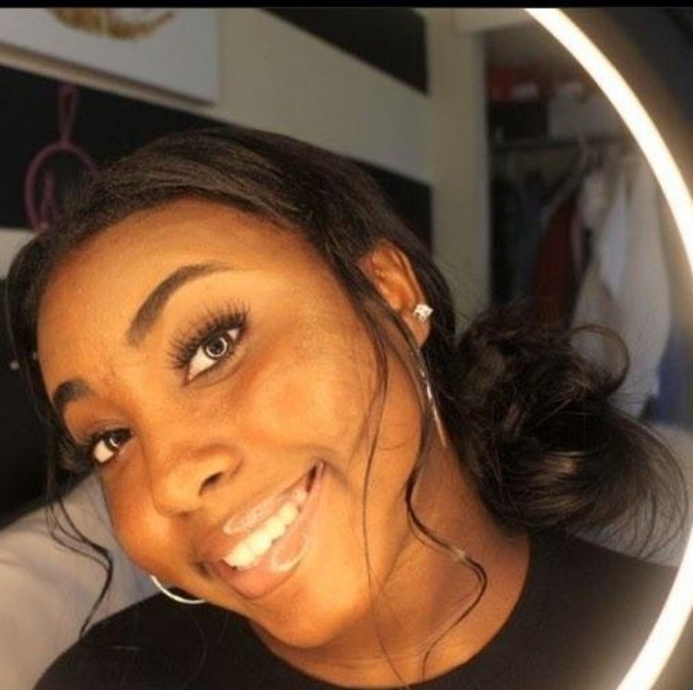 Meet your Posher, Chenoa